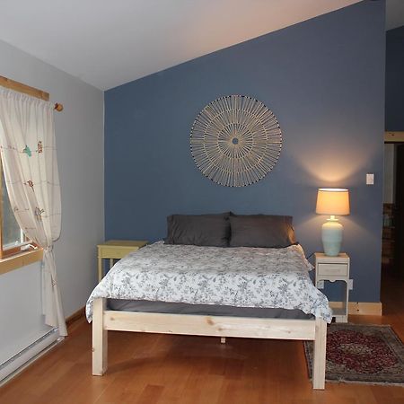 Bed and Breakfast The Perch On Gabriola Екстер'єр фото