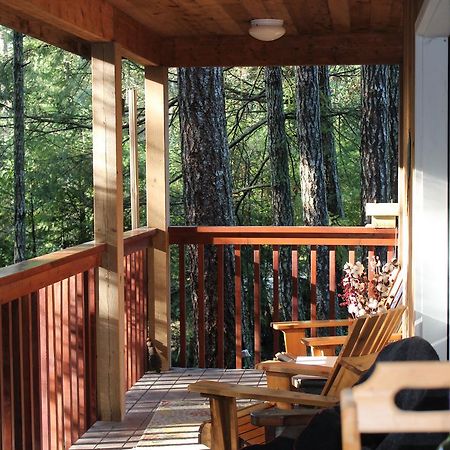 Bed and Breakfast The Perch On Gabriola Екстер'єр фото
