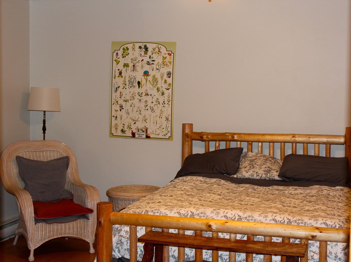 Bed and Breakfast The Perch On Gabriola Екстер'єр фото