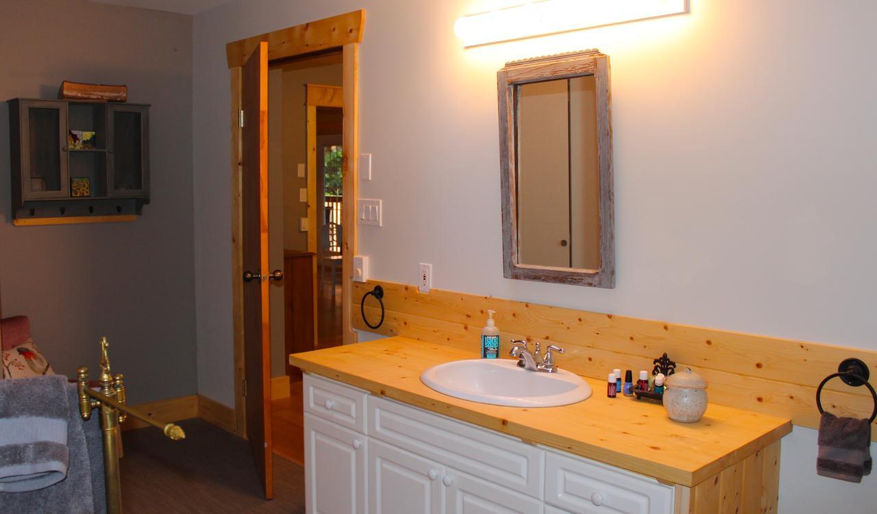 Bed and Breakfast The Perch On Gabriola Екстер'єр фото