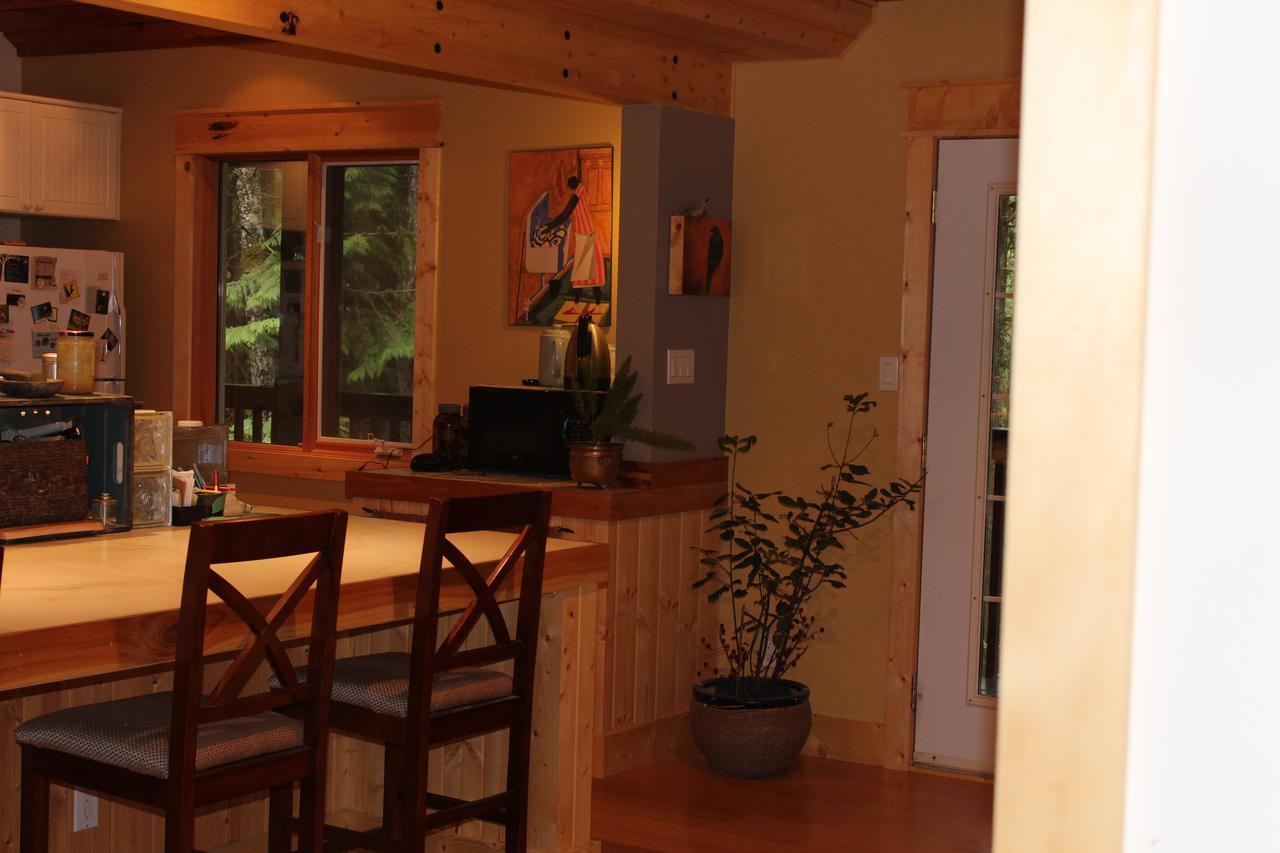 Bed and Breakfast The Perch On Gabriola Екстер'єр фото